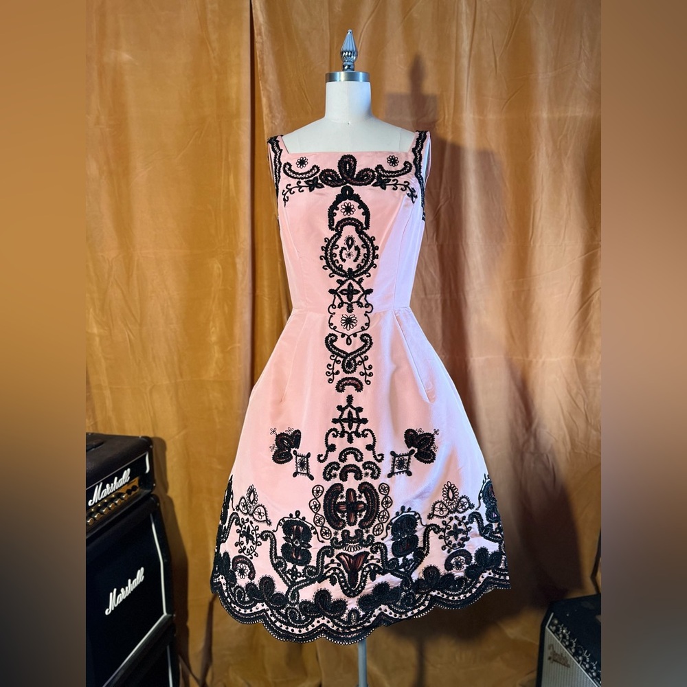 OSCAR DE LA RENTA 2016 ready to wear embellished  Pink and Black Dress SIZE 6